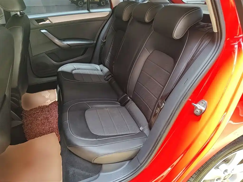 Škoda Skoda Rapid Spaceback 2016 Facelift 1.6L Automatic Innovation Edition фото 17
