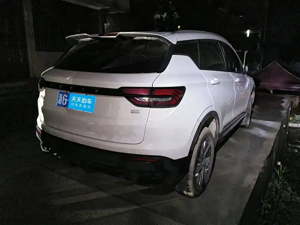 Фото 5 - Geely Coolray