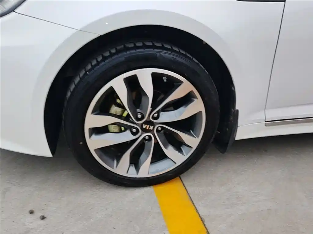 Kia K5 2015 2.0L Automatic LUX фото 23
