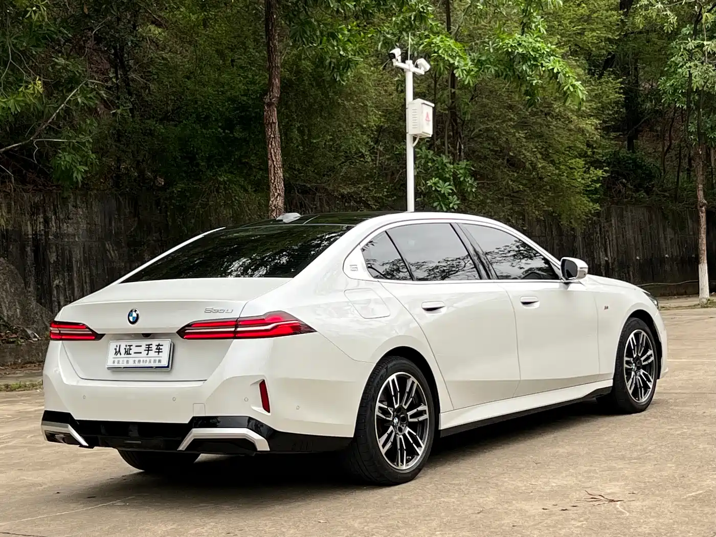 BMW 5 Series 2024 530Li Leading M Sport Package фото 7