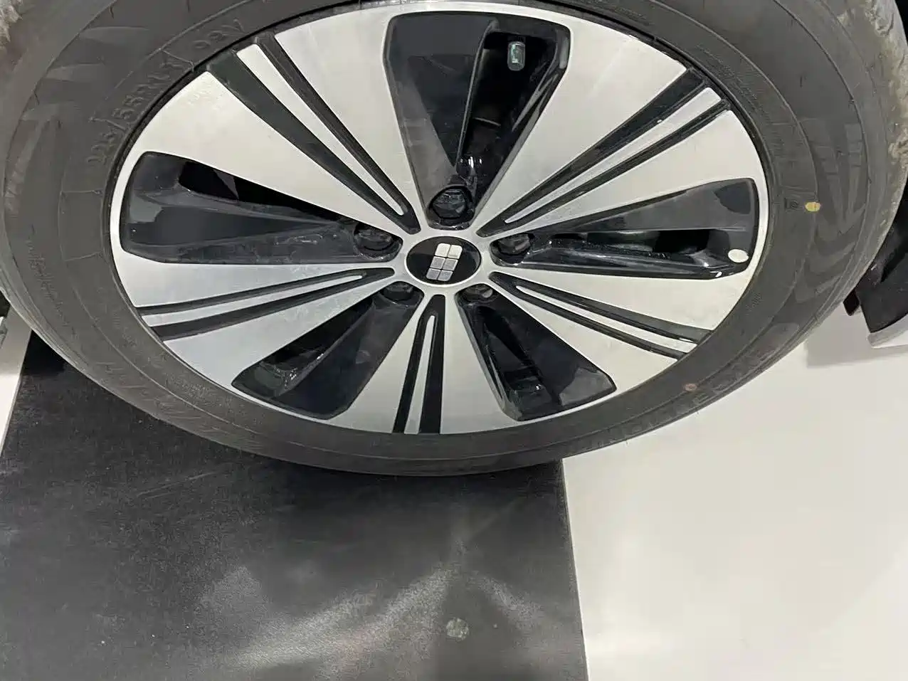 Geely Galaxy Galaxy A7 2025 EM-i 150km Explorer+ Edition фото 16