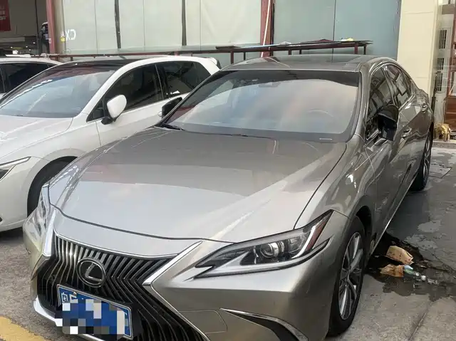 Lexus ES 2019