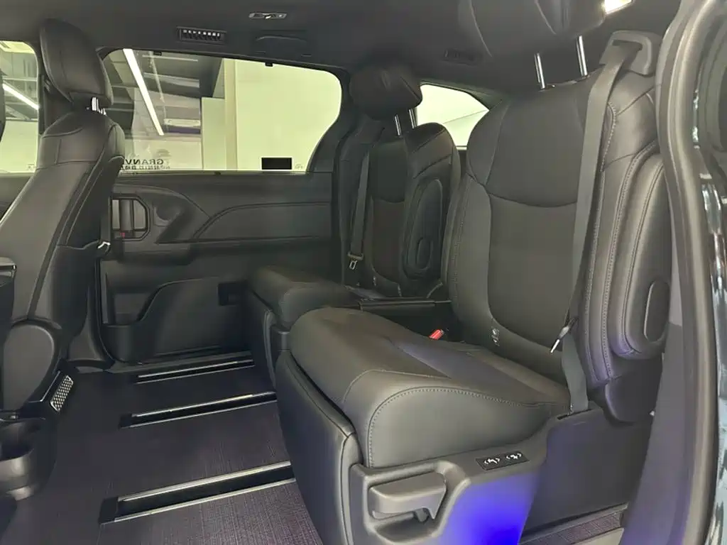 Toyota Sienna 2026 2026 2.5L Hybrid AWD Premium Edition