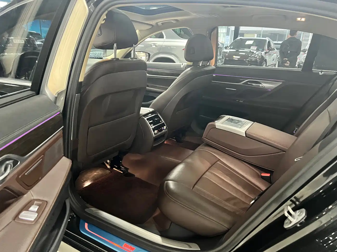 BMW 7 Series 2017 730Li Leading Edition фото 5