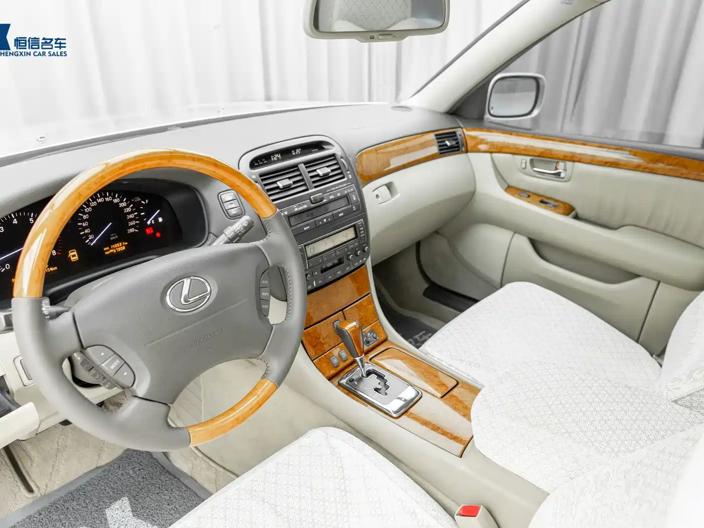 Фото 11 - Lexus LS