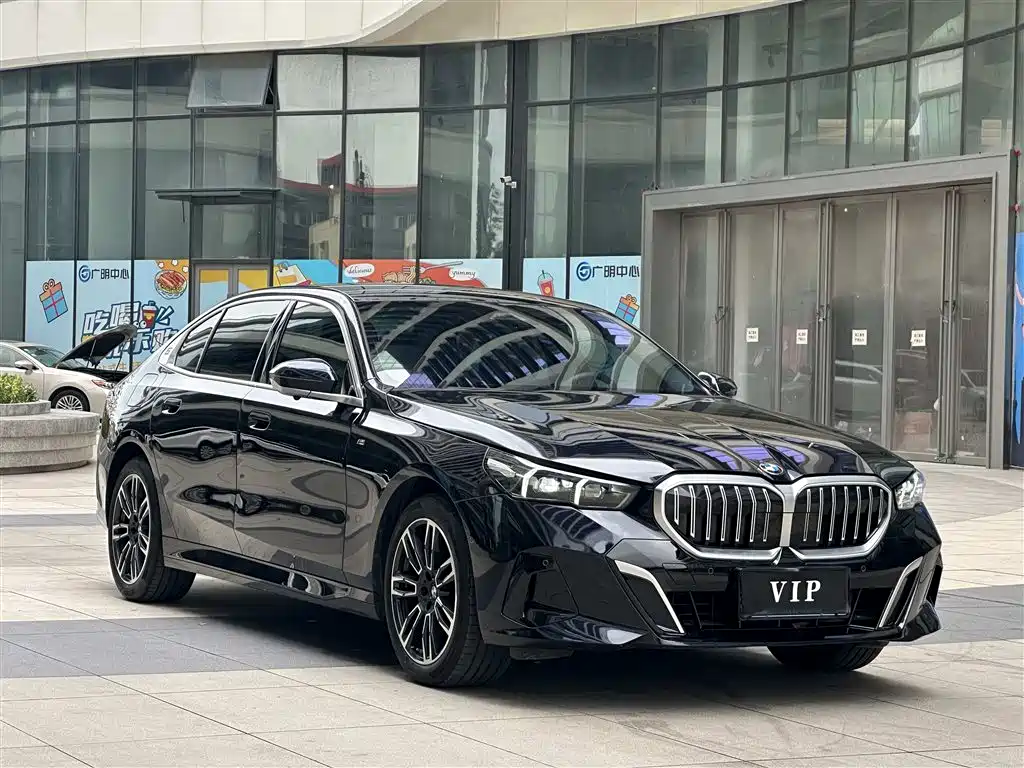 BMW 5 Series 2024 525Li M Sport Package фото 3