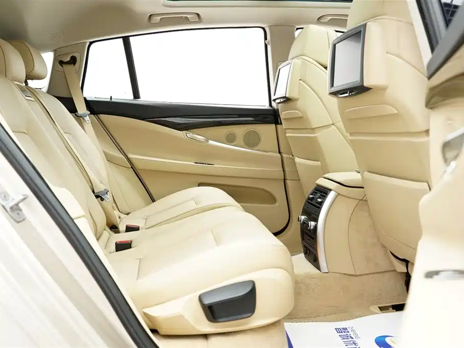 BMW 5 Series GT 2013 535i xDrive Luxury фото 25
