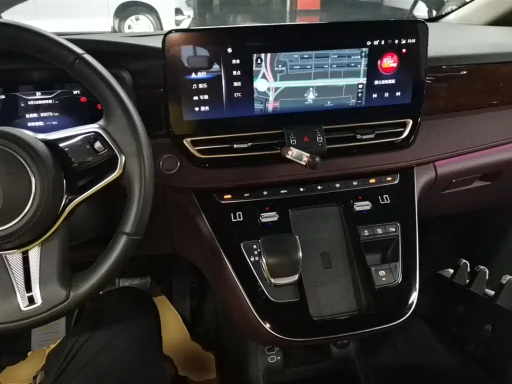 Hongqi HQ9 2023 2.0T Smart Connect Flag Smooth Edition фото 10