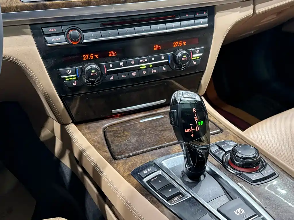 Фото 9 - BMW 7 Series
