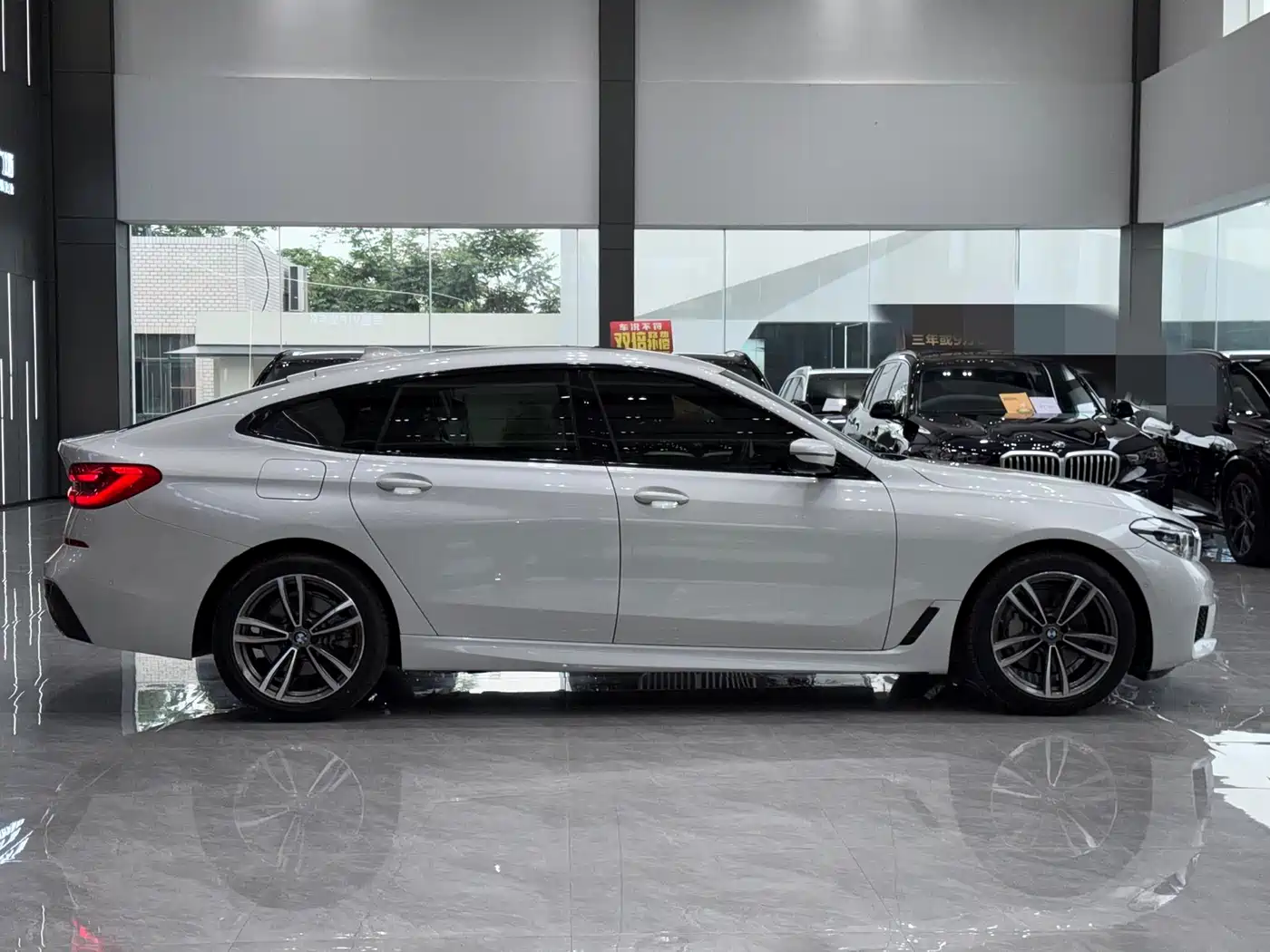 BMW 6 Series GT 2020 630i M Sport Package фото 3
