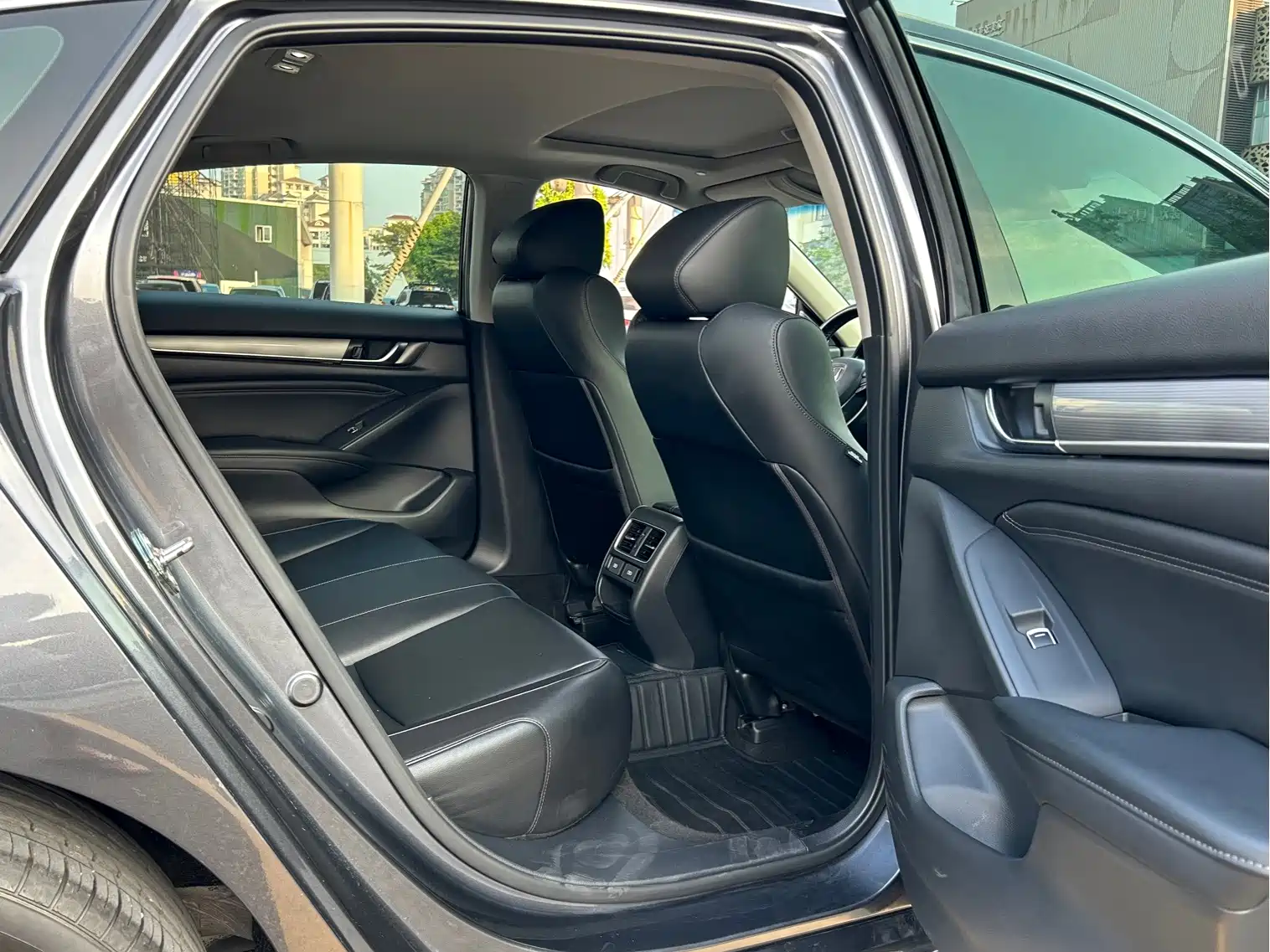 Фото 16 - Honda Accord