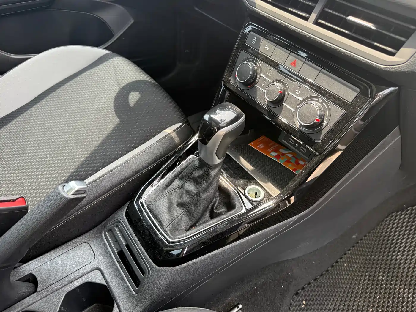 Volkswagen Tacqua 2024 2023 Model 200TSI DSG Joy Smart Connect Edition