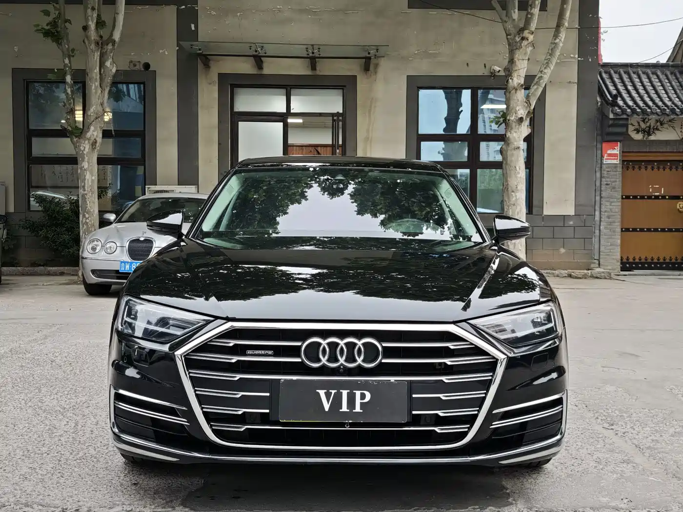 Photo 2 - Audi A8