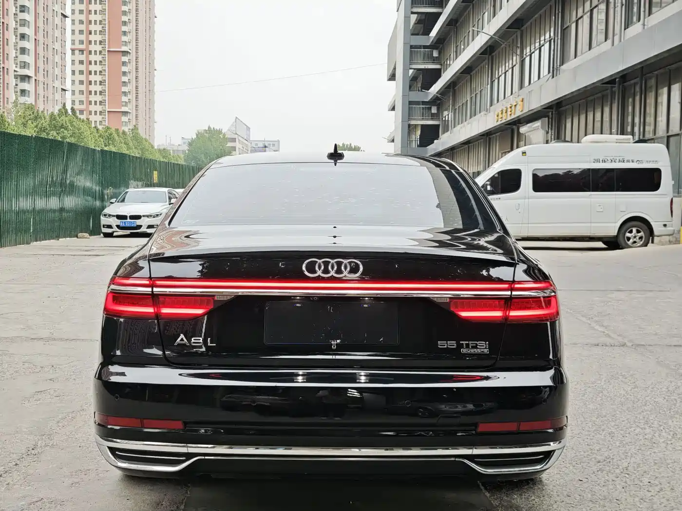 Photo 9 - Audi A8