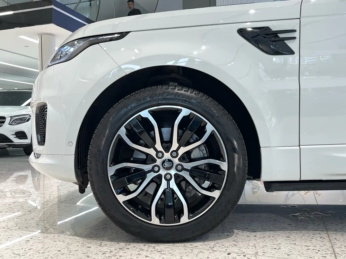 Land Rover Range Rover Sport 2022 3.0 L6 Gloss Black Edition фото 14