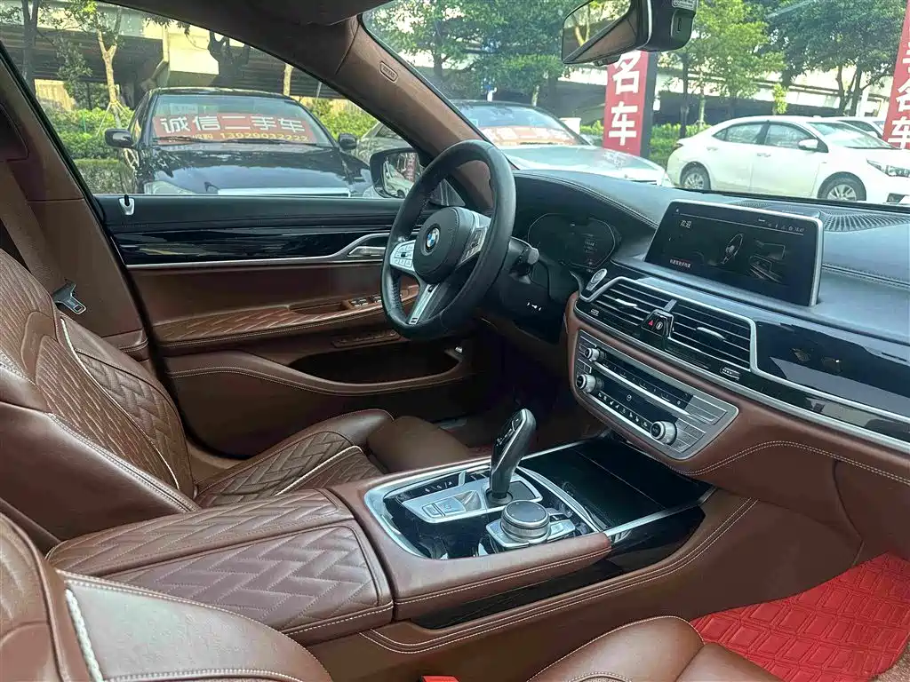 صورة 10 - BMW 7 Series
