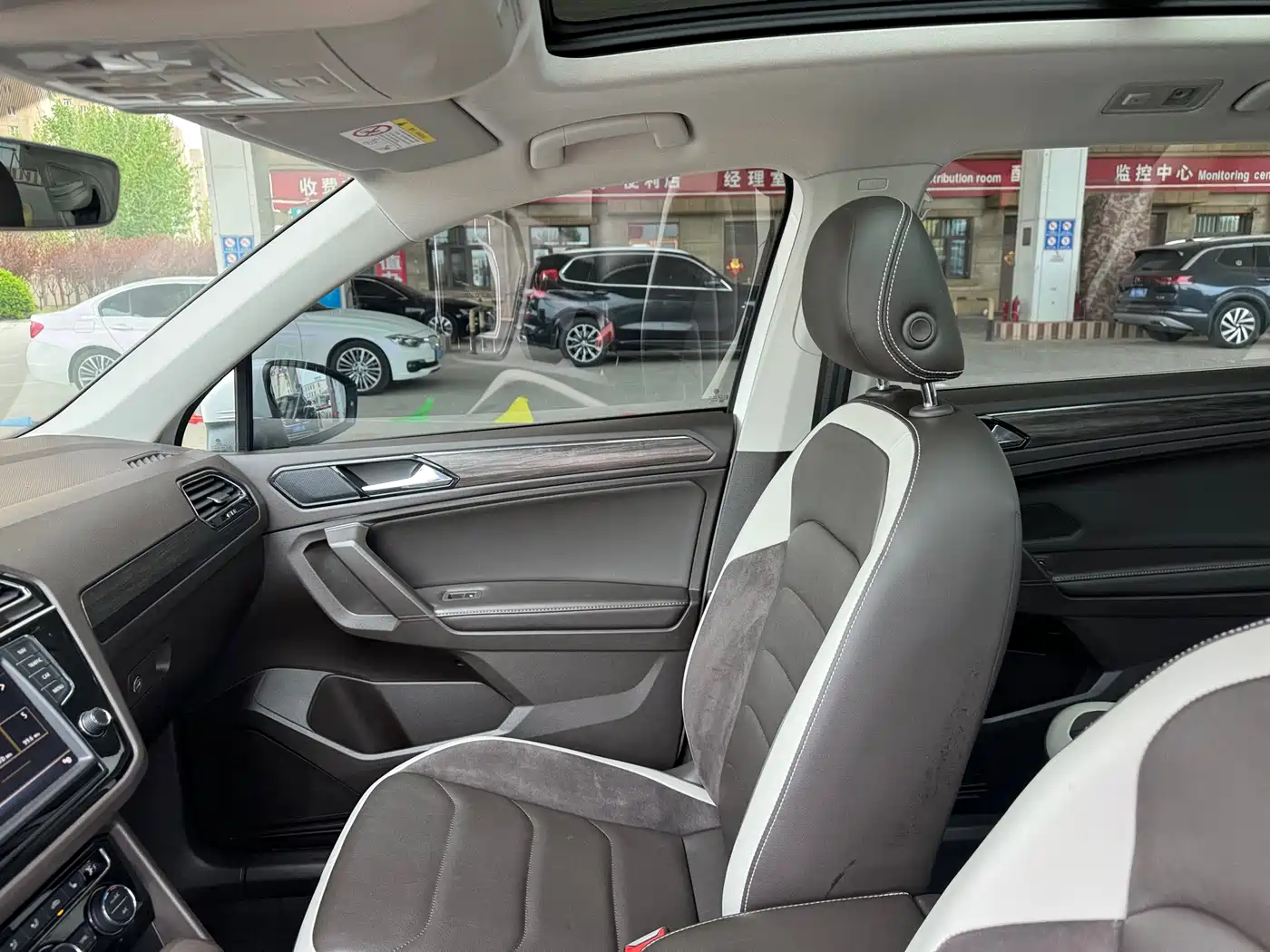 Volkswagen Tiguan L 2017 330TSI Automatic 2WD Luxury Edition фото 10