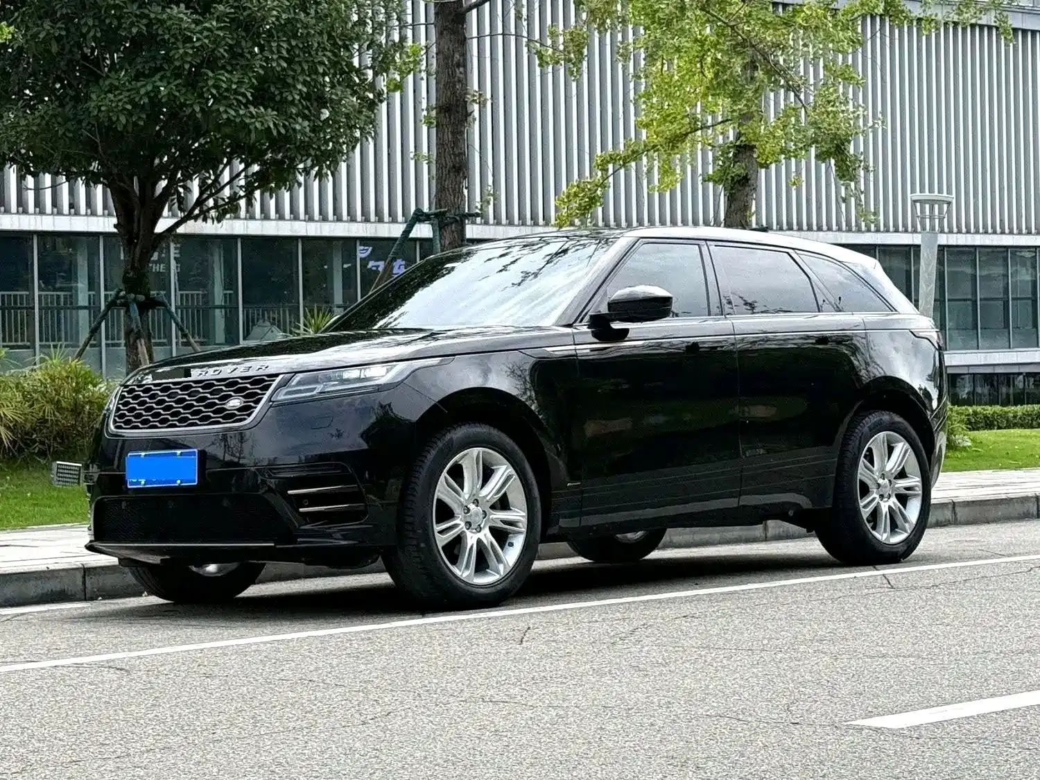 صورة 1 - Land Rover Range Rover Velar