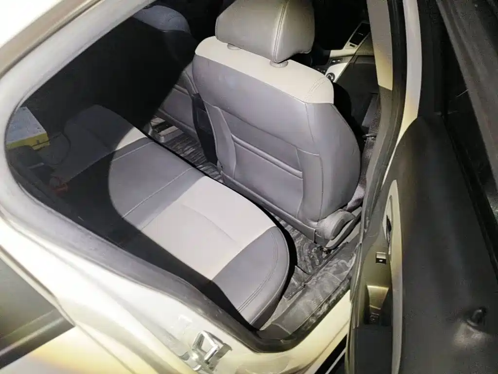 Photo 11 - Chevrolet Cruze
