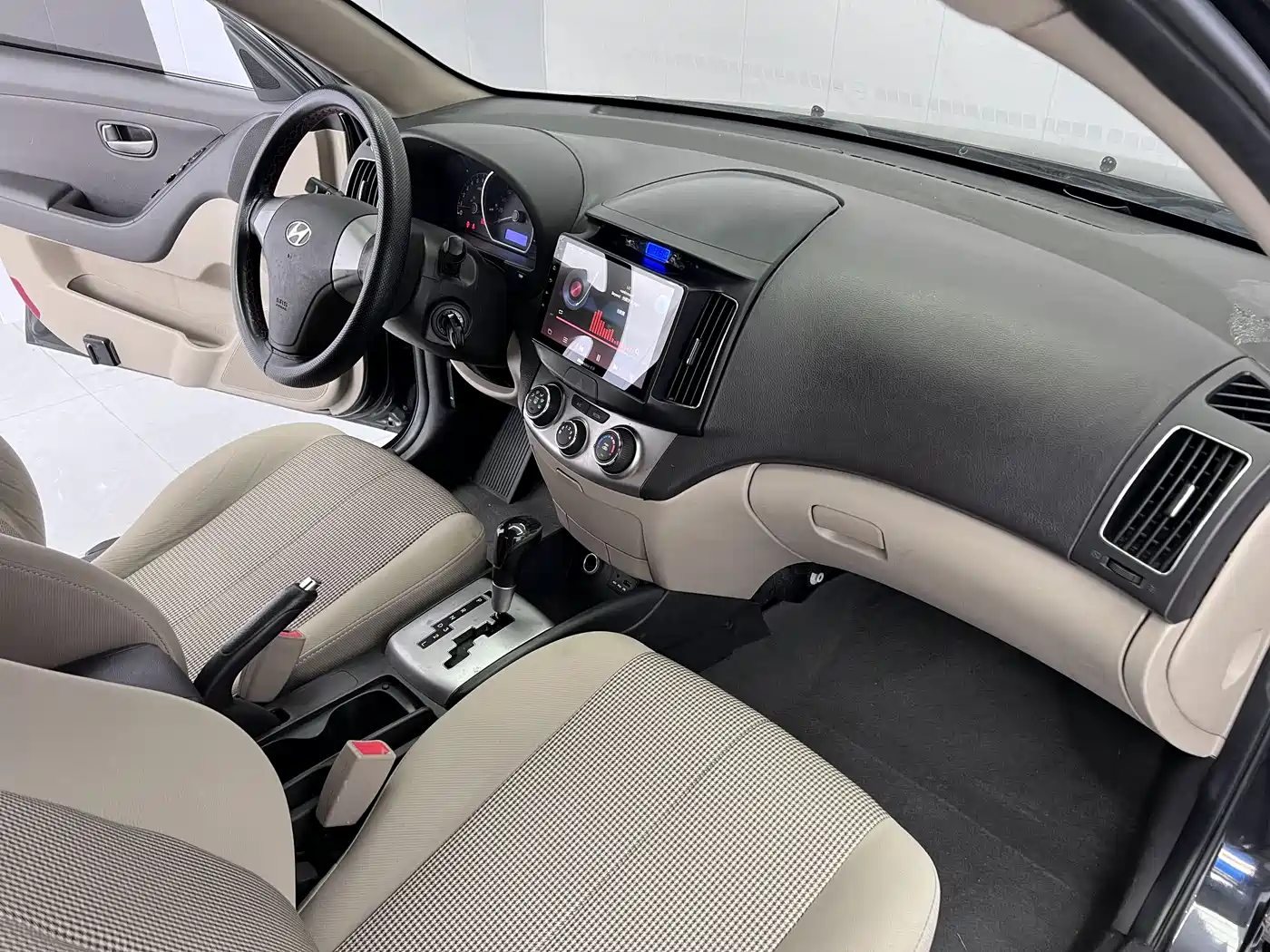 Hyundai Elantra 2011 1.6L Automatic Comfort фото 10