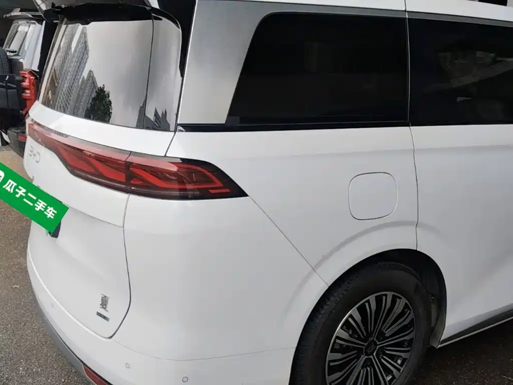 BYD Xia 2025 2025 DM-i 1.5T 180km Surpass Edition