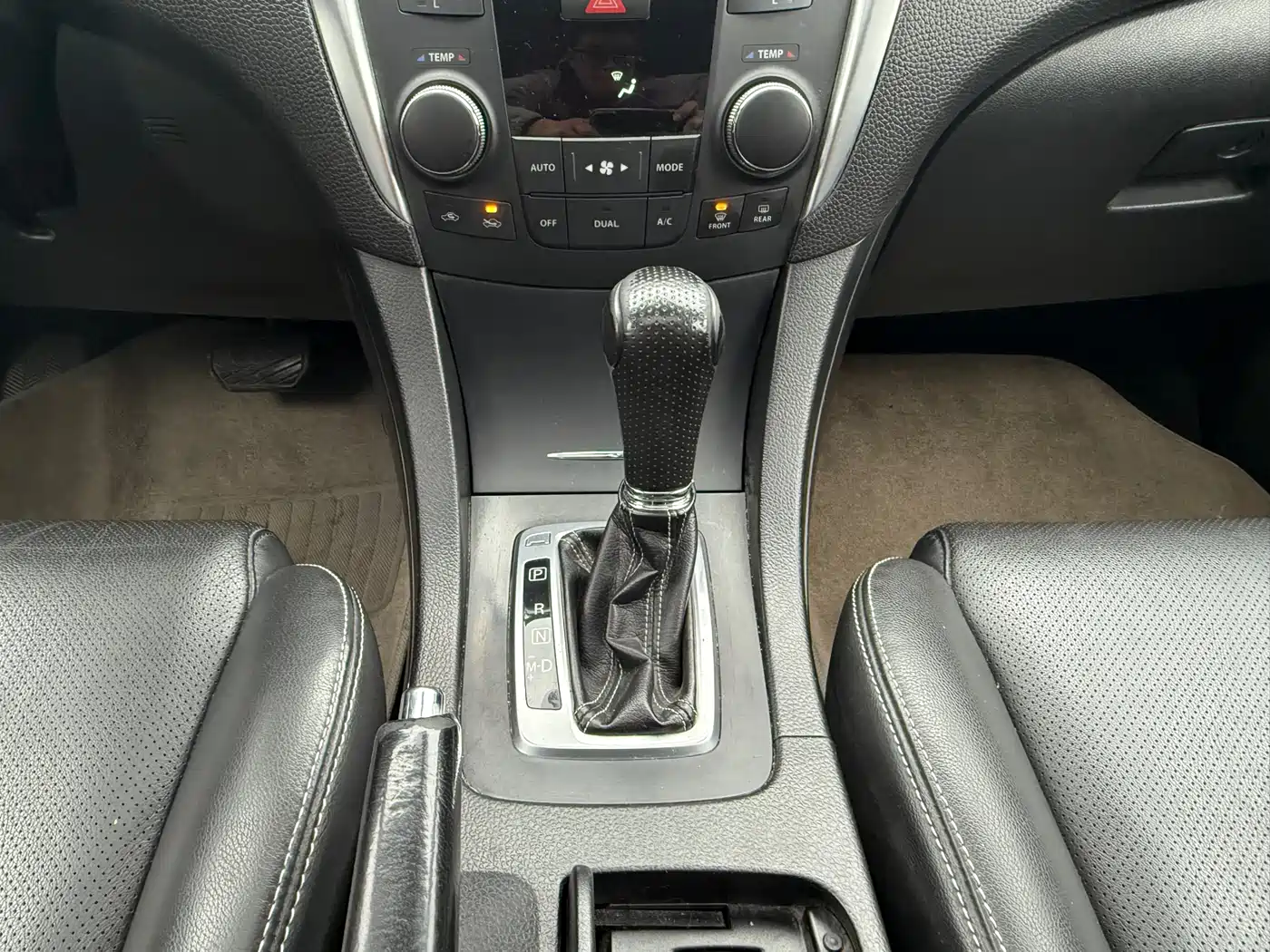 Suzuki Kizashi 2010 2.4L 4WD Sport Navigation фото 14