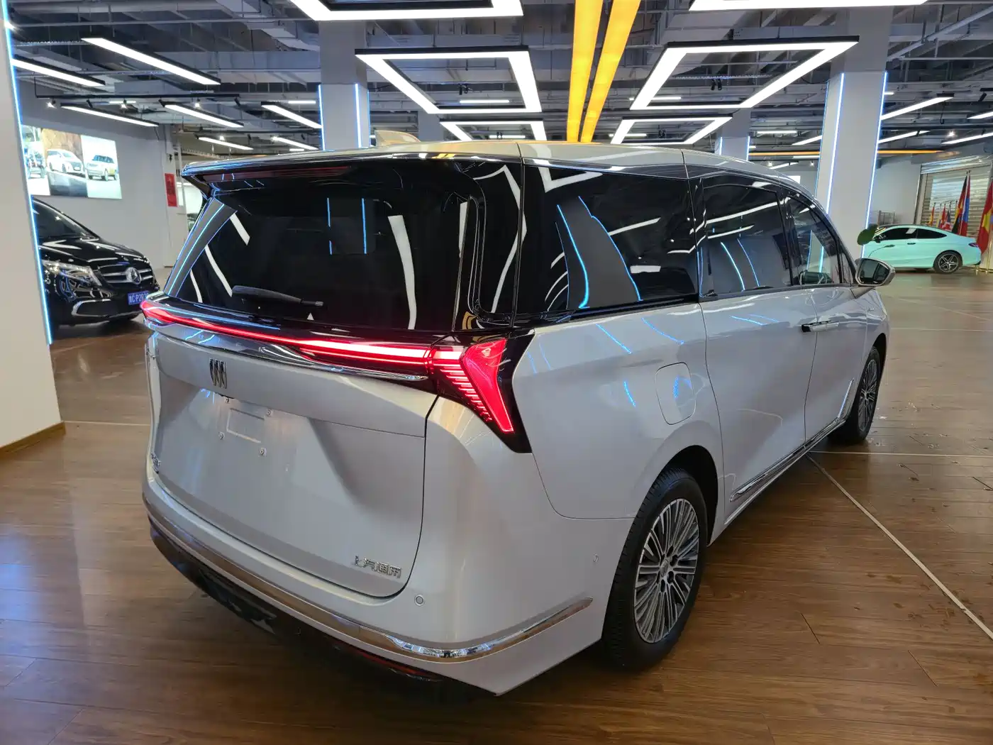 BUICK GL8 NEW ENERGY