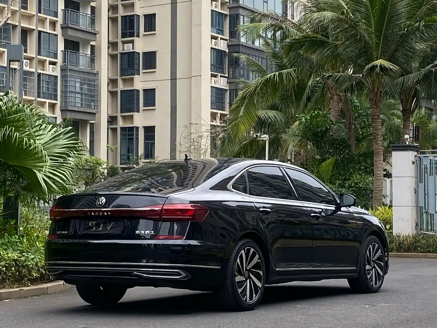 Volkswagen Passat 2024 380TSI Elite Edition фото 9
