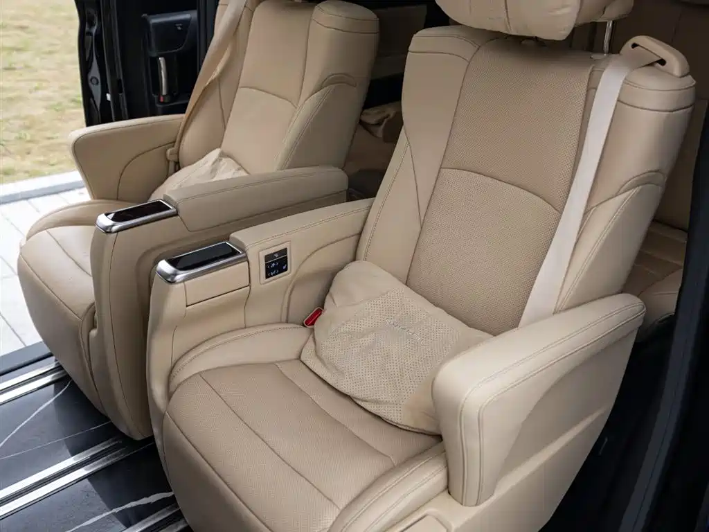 Toyota Alphard 2021 Hybrid 2.5L Luxury фото 20