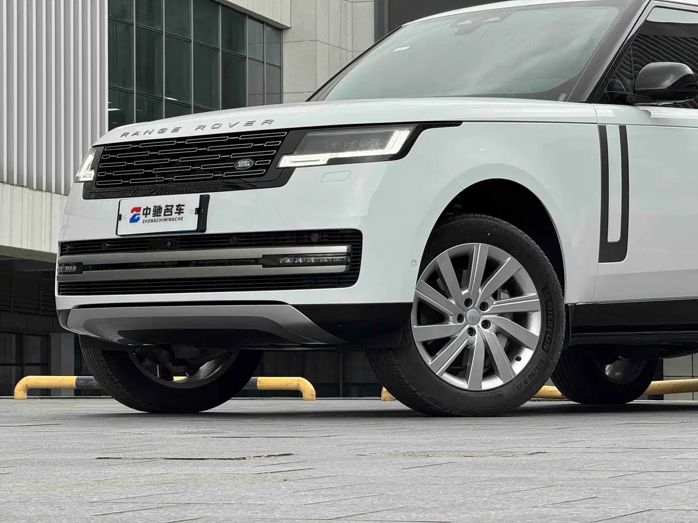 Land Rover Range Rover 2025 2025 3.0 L6 400PS Flourishing Era Extended Wheelbase