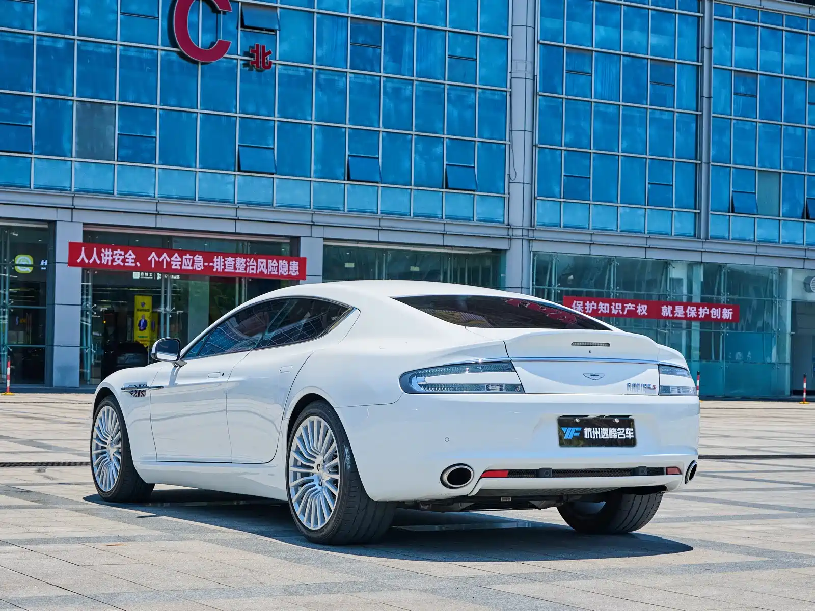 Фото 7 - Aston Martin Rapide
