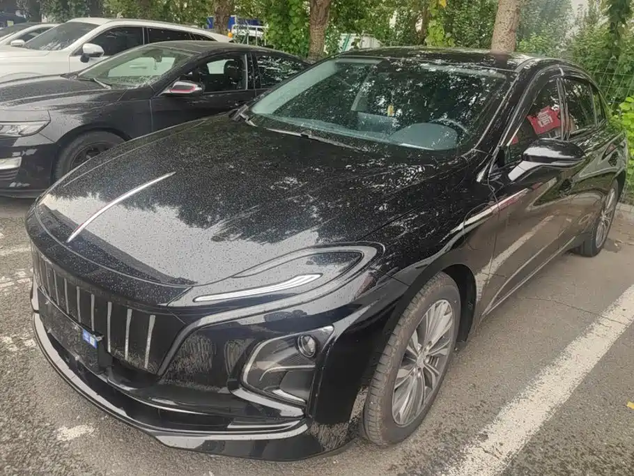 Hongqi E-QM5 2024
