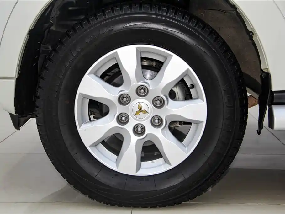 Mitsubishi Pajero (Import) 2020 3.0L Automatic Standard Edition фото 12
