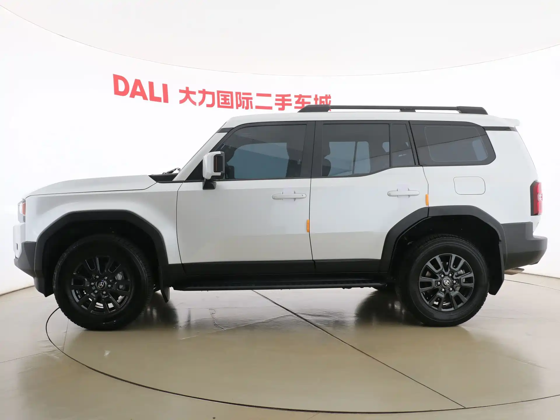 Photo 11 - Toyota Prado