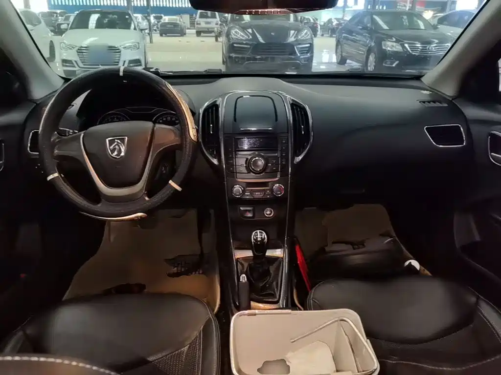 Baojun 610 2015 2014 CROSS 1.5L Manual Comfort