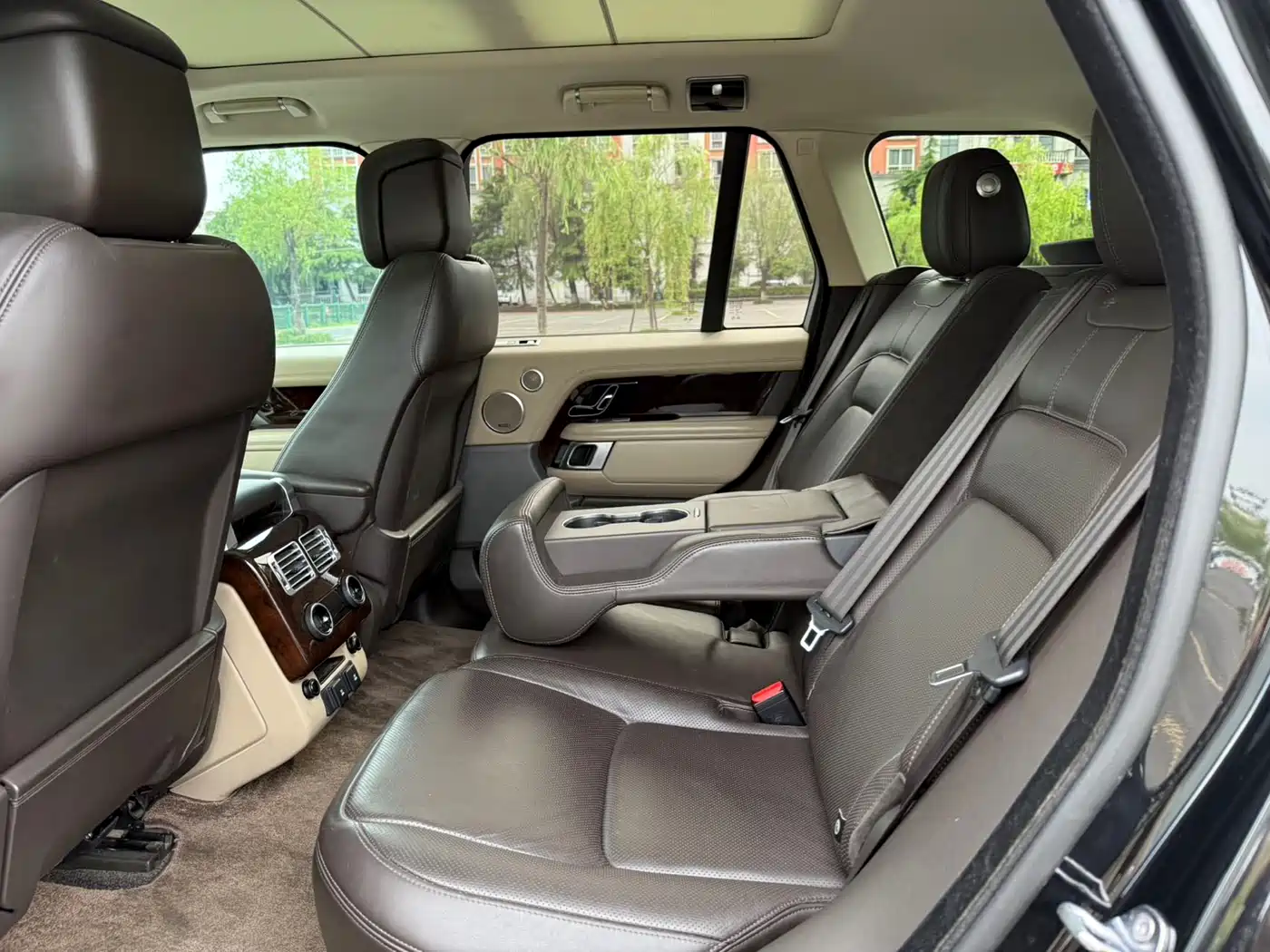 Land Rover Range Rover 2021 3.0 L6 Heritage Edition фото 16