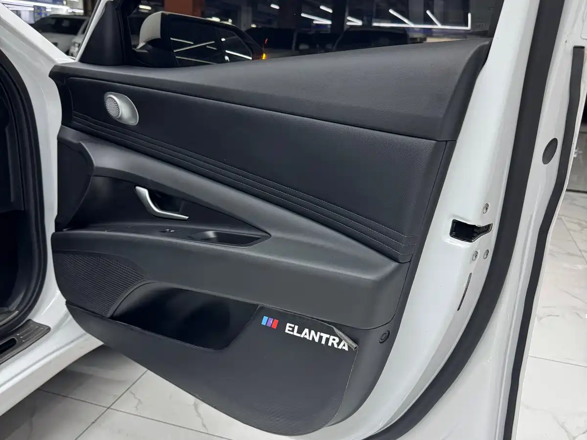 Hyundai Elantra 2023 1.5L CVT GLX Elite Edition фото 23