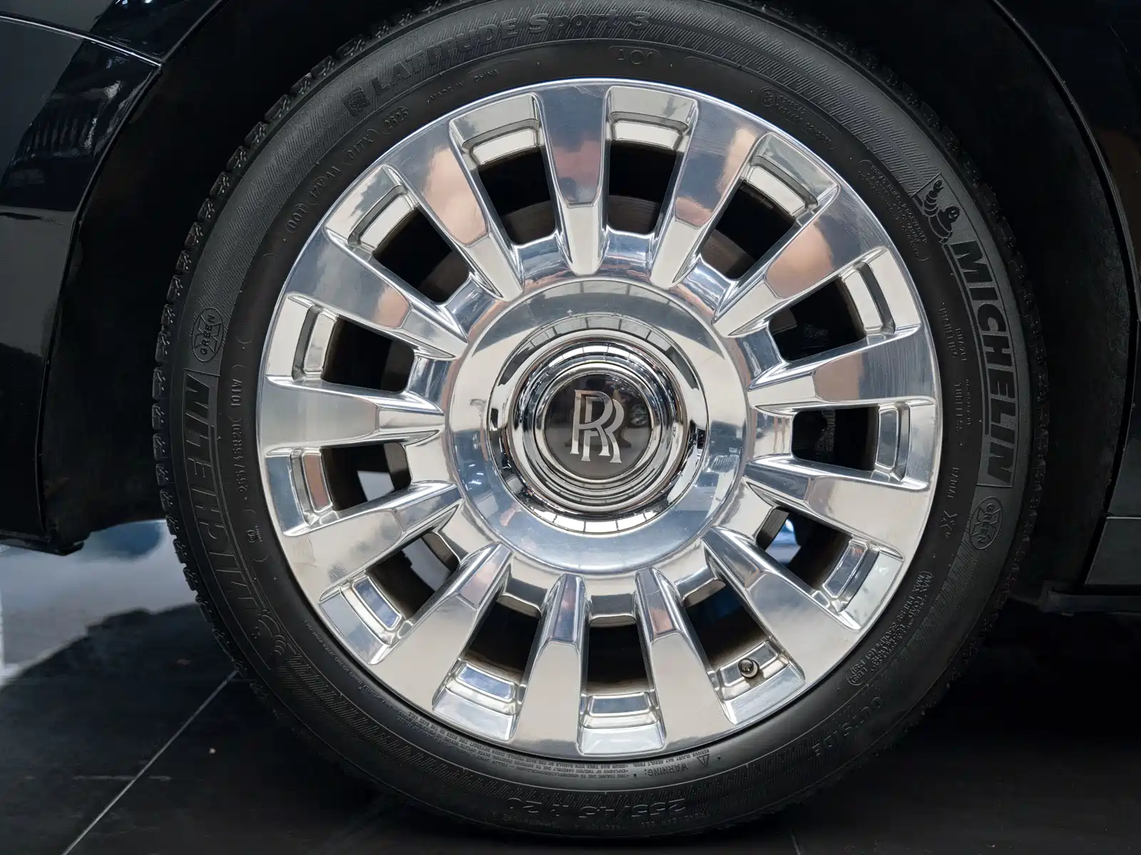 Фото 16 - Rolls-Royce Ghost