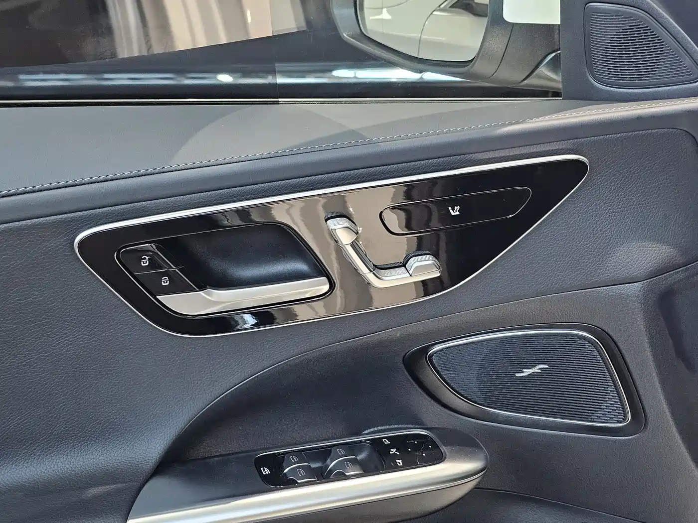 Mercedes-Benz C-Class 2025 C 260 L Sport Edition фото 7