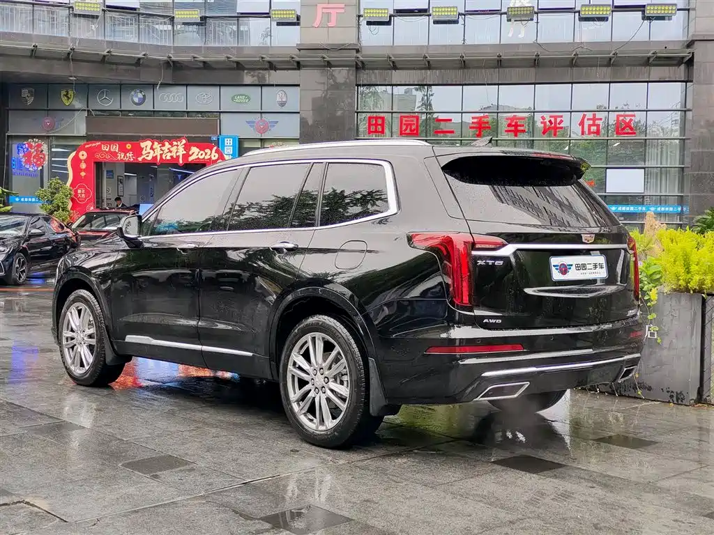 CADILLAC XT6