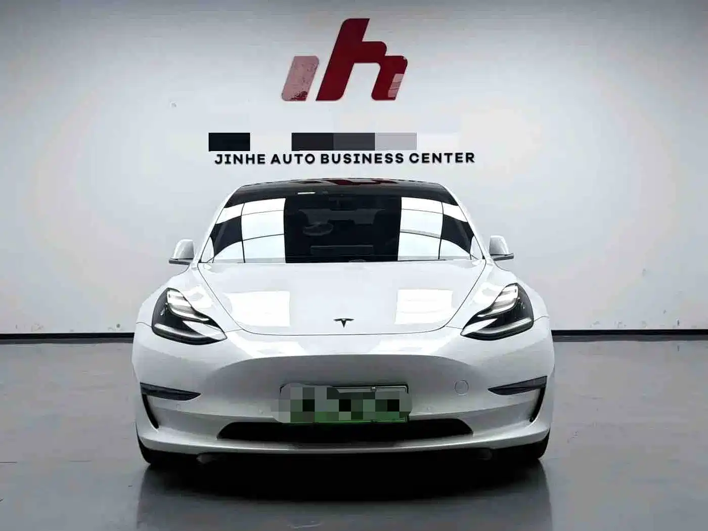 Фото 2 - Tesla Model 3