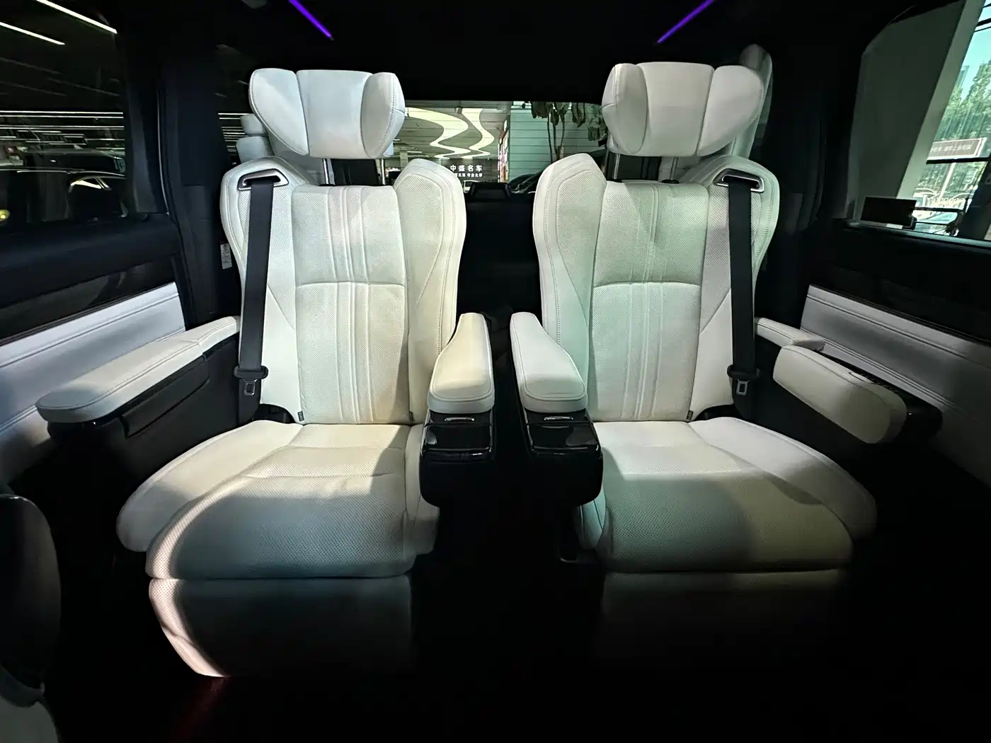 Lexus LM 2021 2020 300h Seven-Seater Elegance Edition