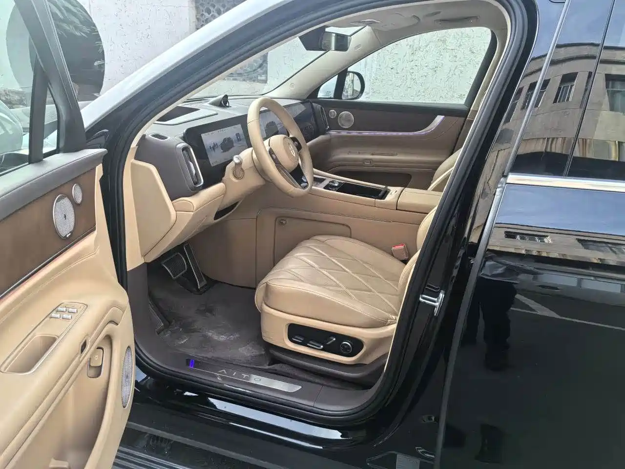 AITO Wenjie AITO M9 2025 Extended Range Ultra 52kWh 6-Seater фото 5