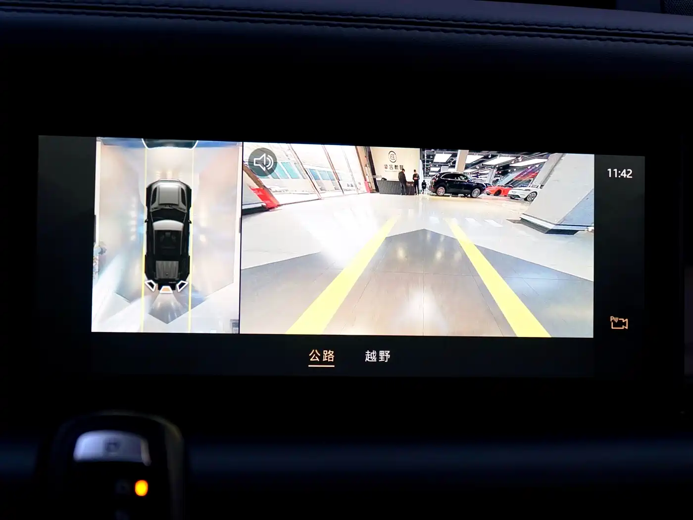 Land Rover Defender 2021 110 P400 X-DYNAMIC HSE фото 18