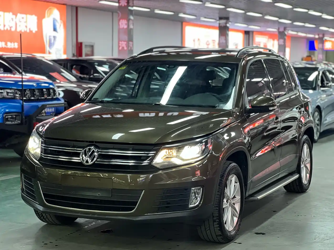 VOLKSWAGEN TIGUAN