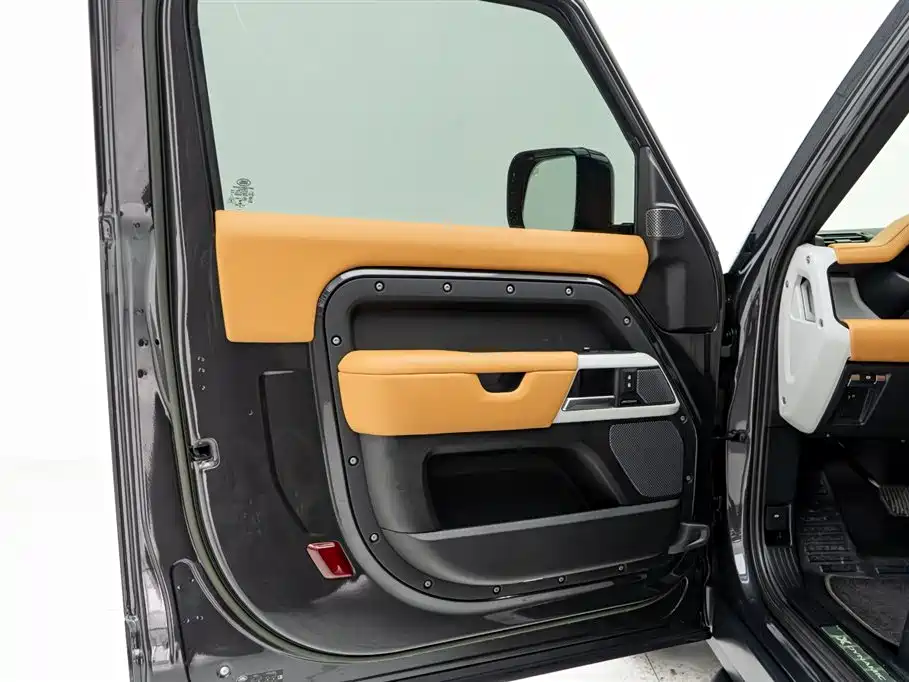 Land Rover Defender 2023 Model 90 2.0T P300 X-DYNAMIC HSE фото 15
