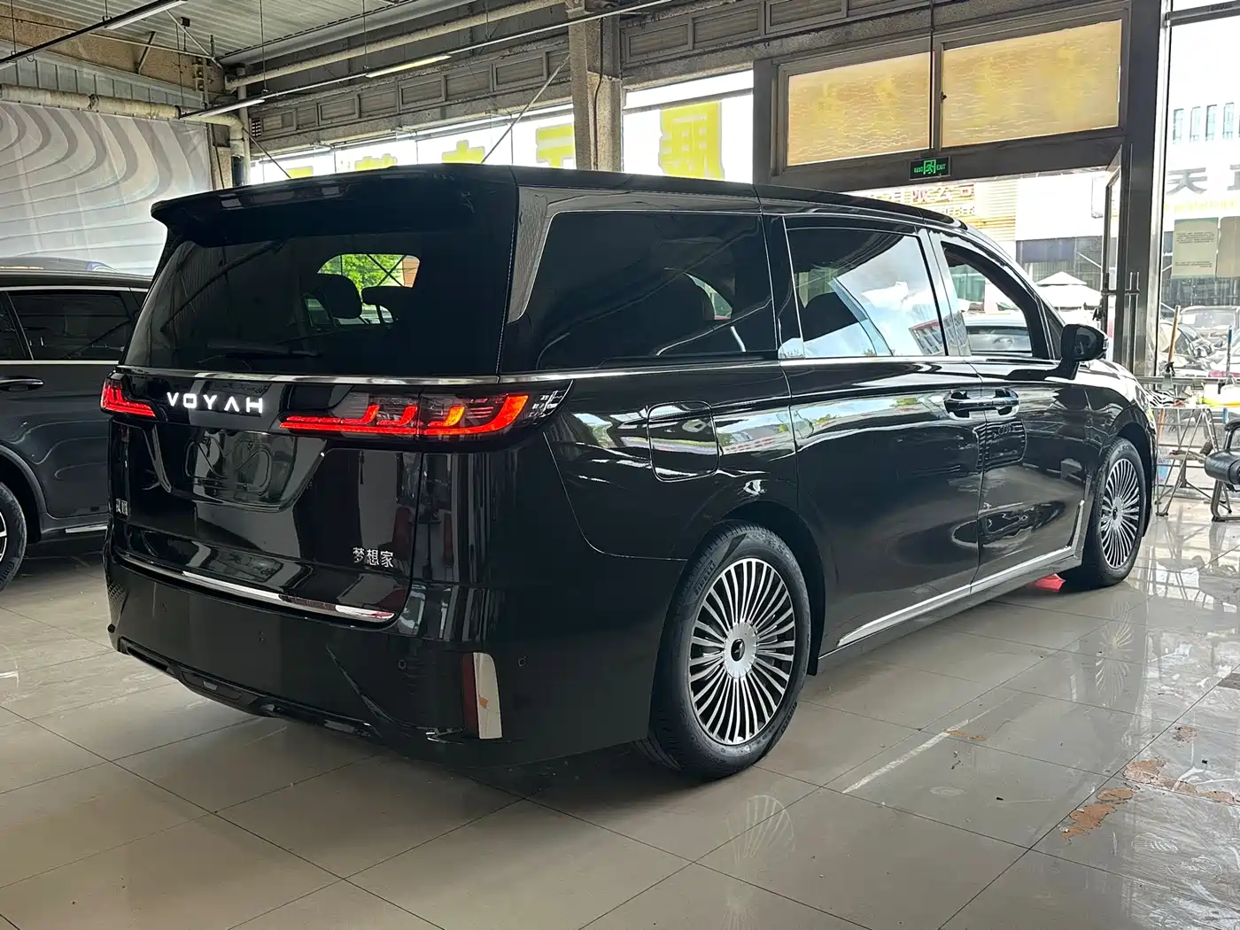 Voyah Auto Voyah Dreamer 2025 PHEV AWD Flagship Kunpeng Edition фото 12