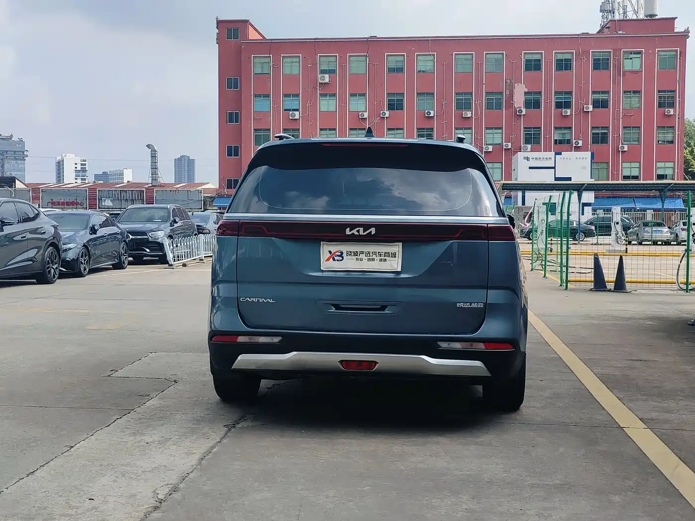 Kia Carnival 2021 2.0T Flagship Edition фото 2