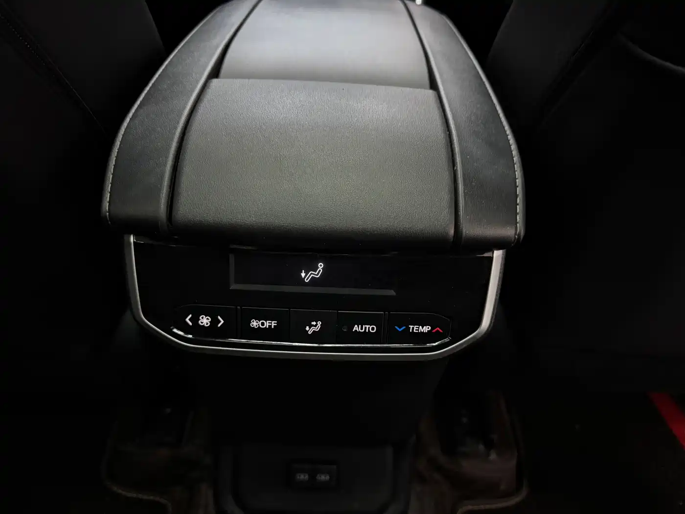 Toyota Crown Kluger 2024 2.5L HEV 4WD Luxury Edition фото 17