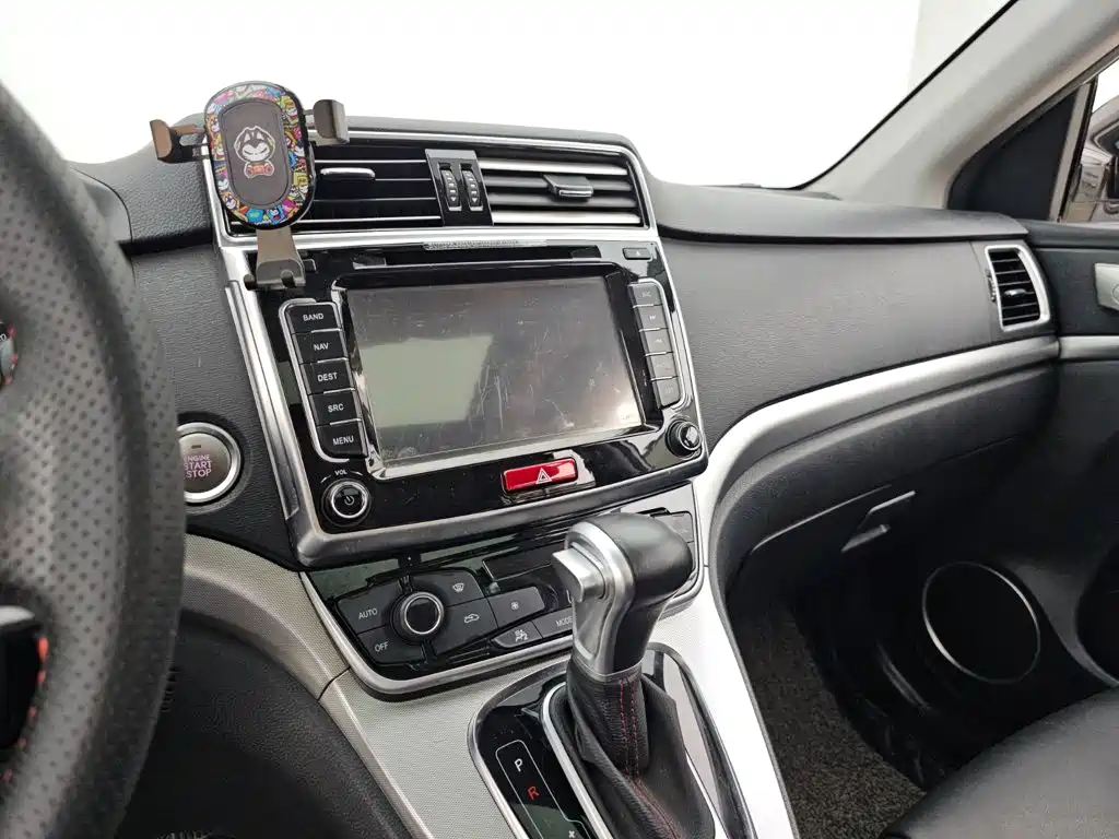 Photo 11 - Haval H6